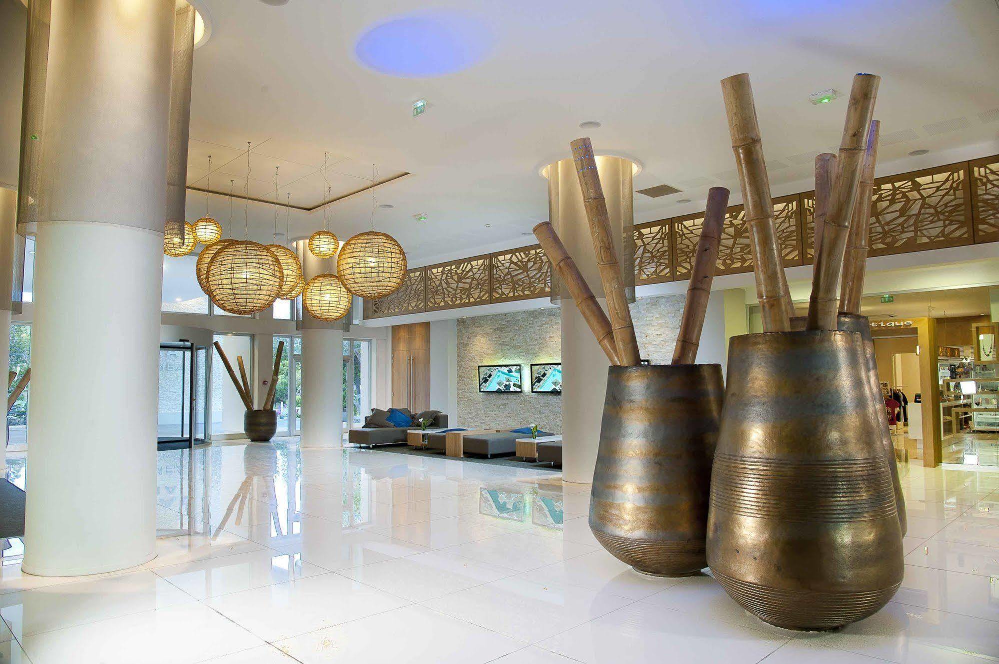 Chateau Royal Beach Resort & Spa, Noumea Buitenkant foto